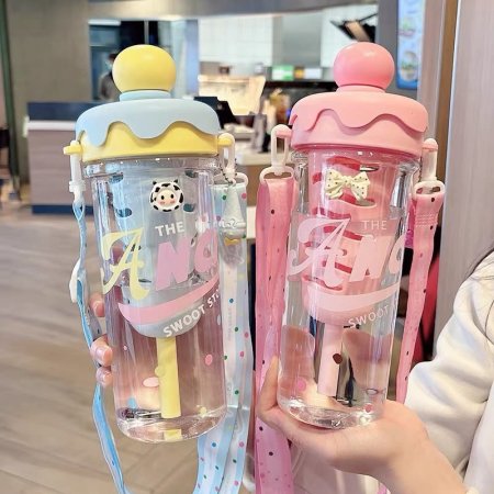 مطرة ماء شفاف مع طابة ديتوكس